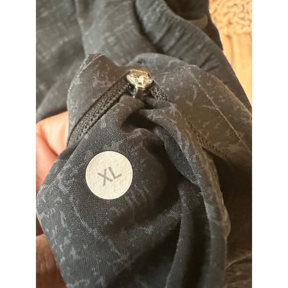 Lululemon Athletics men shorts - Picture 4 of 6